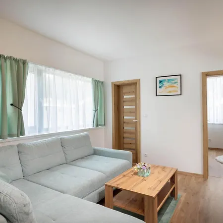 Malinka Apartment- Cozy Family Direct On Slope And Forest شقة *