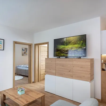 Malinka Apartment- Cozy Family Direct On Slope And Forest شقة